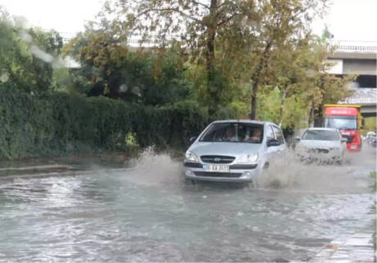 İzmir\'deki Sağanakta Hastaneyi Su Bastı (3)