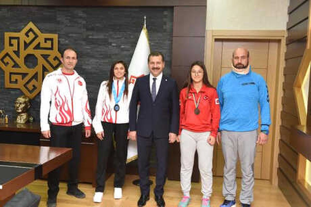 Karesispor\'un Kick Bokscusu Çakırca Dünya Üçüncüsü Oldu