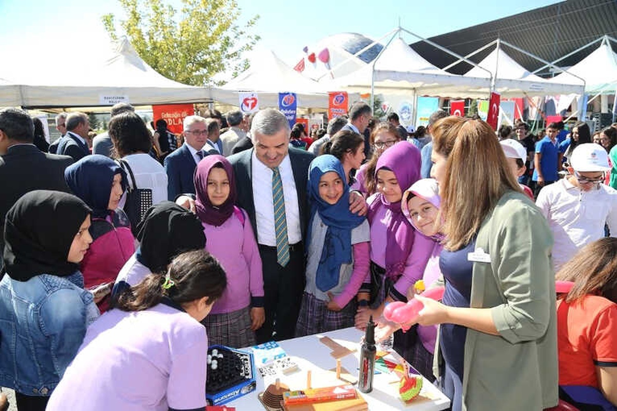 Kayseri Bilim Merkezi\'ni de Bilim Şenliği\'ni de Sevdi