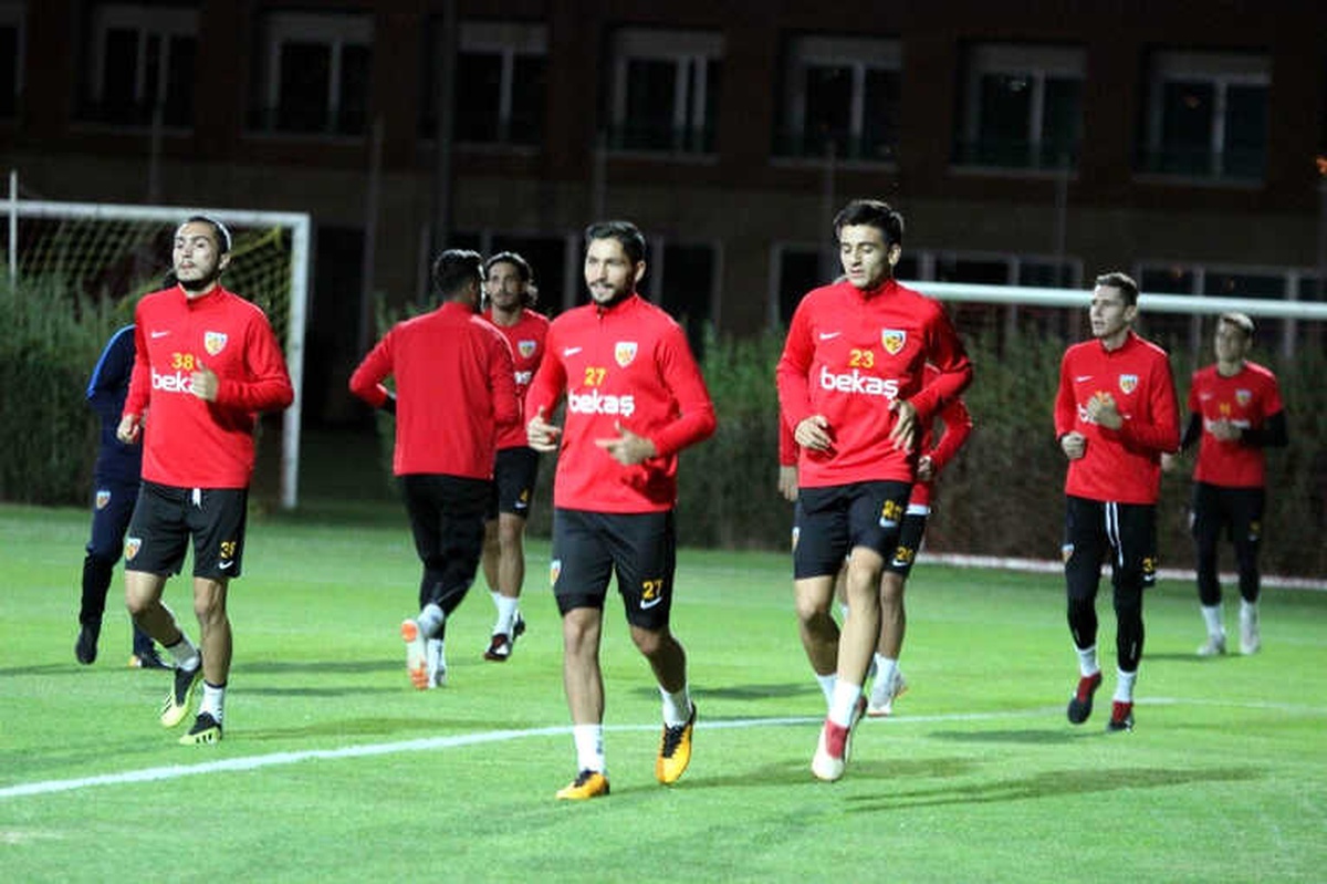 Kayserispor\'da Çaykur Rizespor Mesaisi Başladı