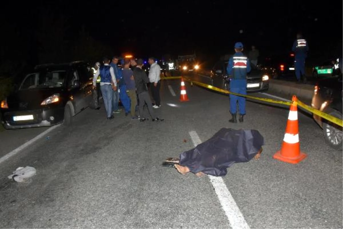 Kaza Yapanlara Yardım Ederken, Otomobil Çarptı: 2 Ölü, 2 Yaralı