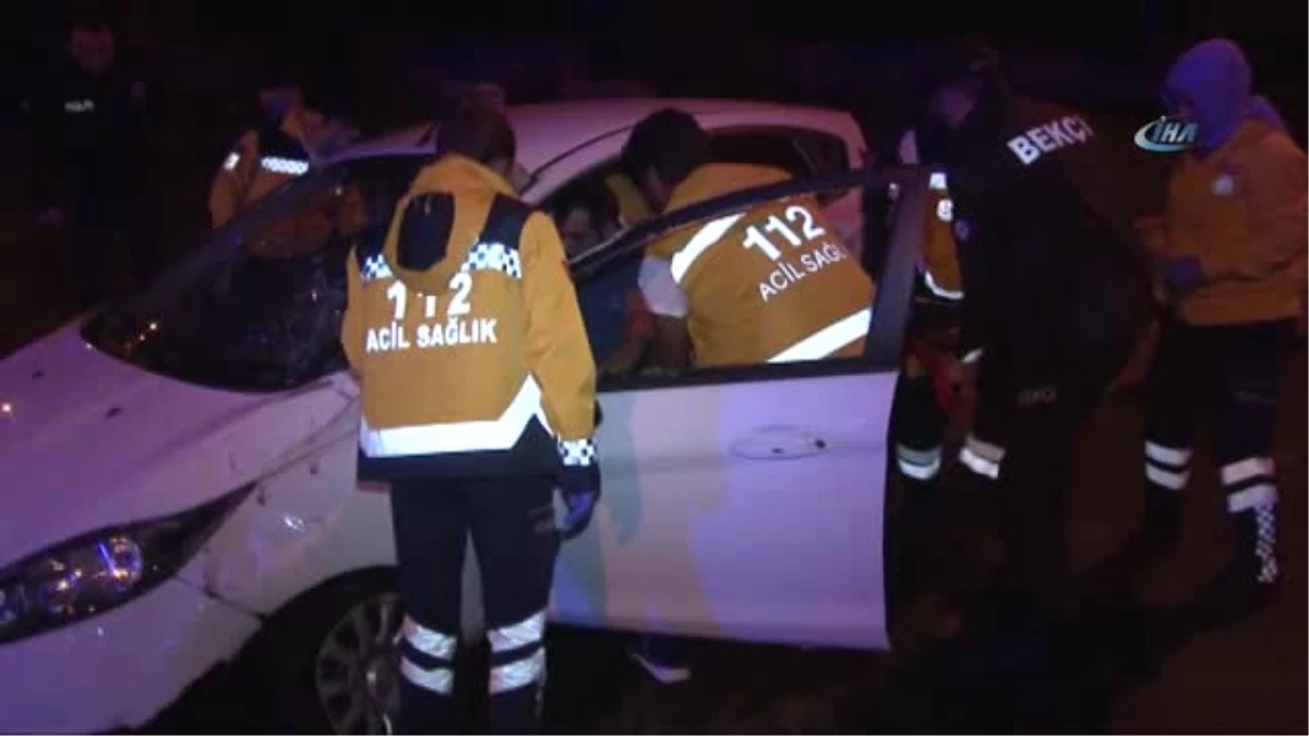 Kontrolden Çıkan Otomobil Kaldırıma Çarparak Havalandı: 2 Yaralı
