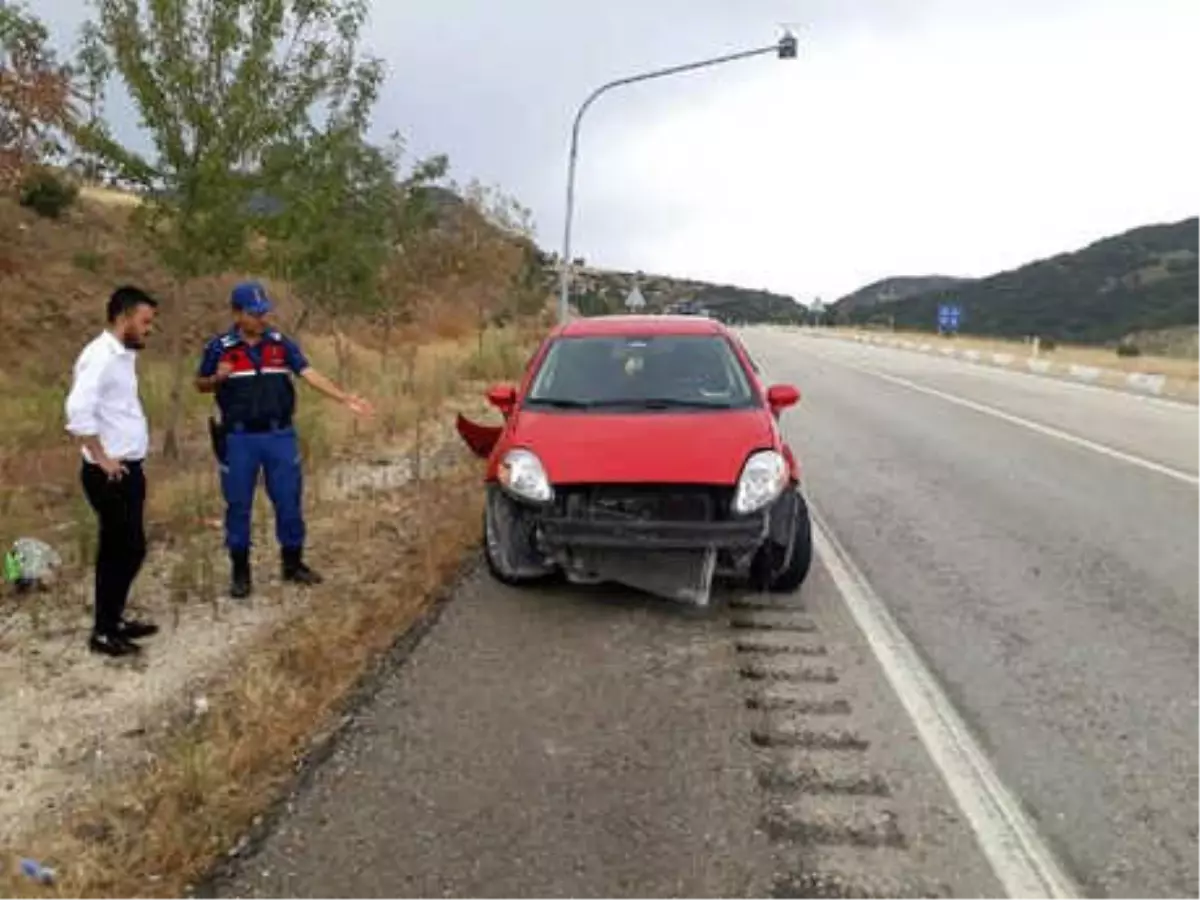 Lastiği Patlayan Otomobil Kazaya Yol Açtı: 2 Yaralı