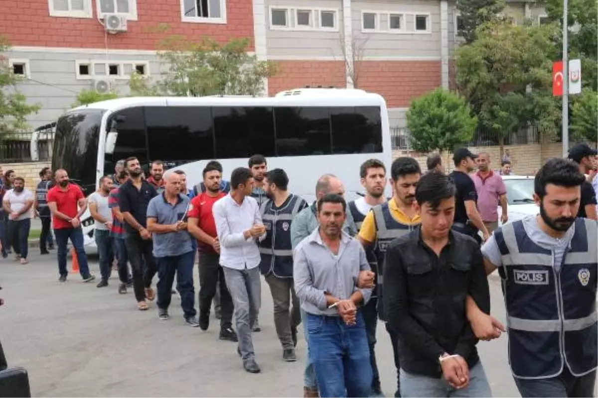 Şanlıurfa\'da, 2 Türk Kardeşin Öldürülmesiyle İlgili 21 Kişi Adliyede