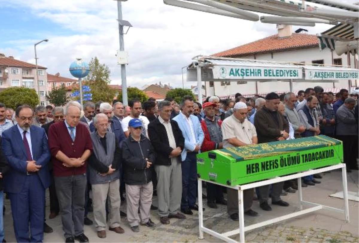 Son Yolculuğuna Uğurlanan Oyuncu Mehmet Uslu\'ya, Vefasızlık