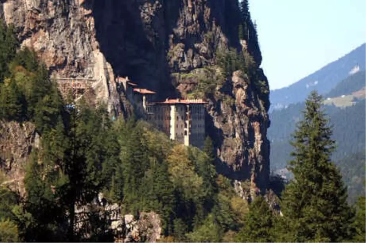 "Sümela Manastırı\'nda Define Bulundu" Söylentisini Belediye Başkanı Yalanladı