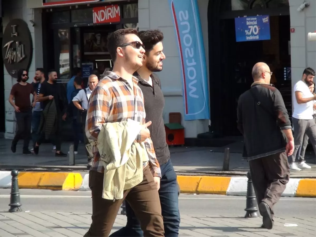 Taksim Bir Günde İki Mevsimi Yaşadı