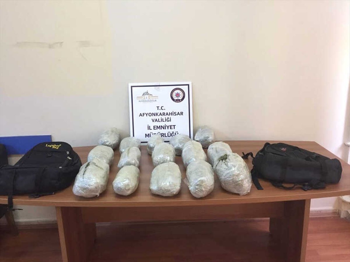 Afyonkarahisar\'da 10 Kilo 422 Gram Esrar Ele Geçirildi