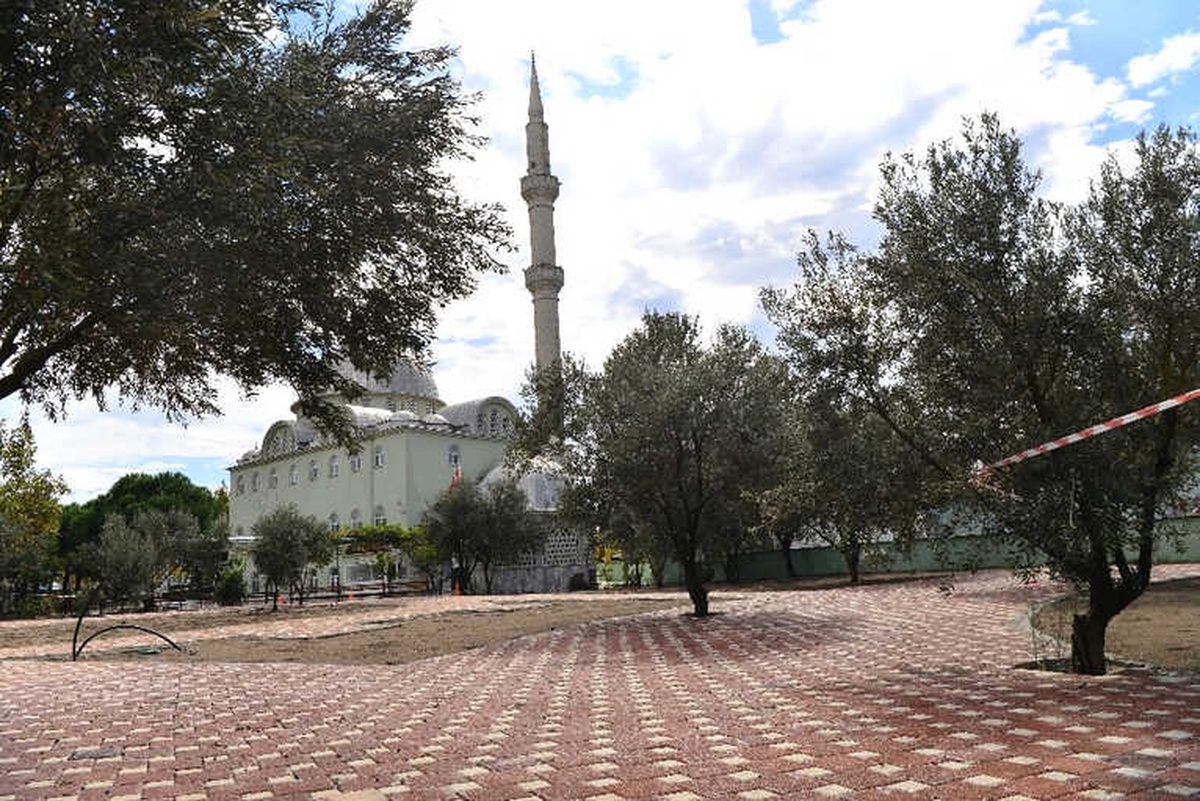 Altıeylül Belediyesi Çocuklara Oyun Alanı Yapıyor