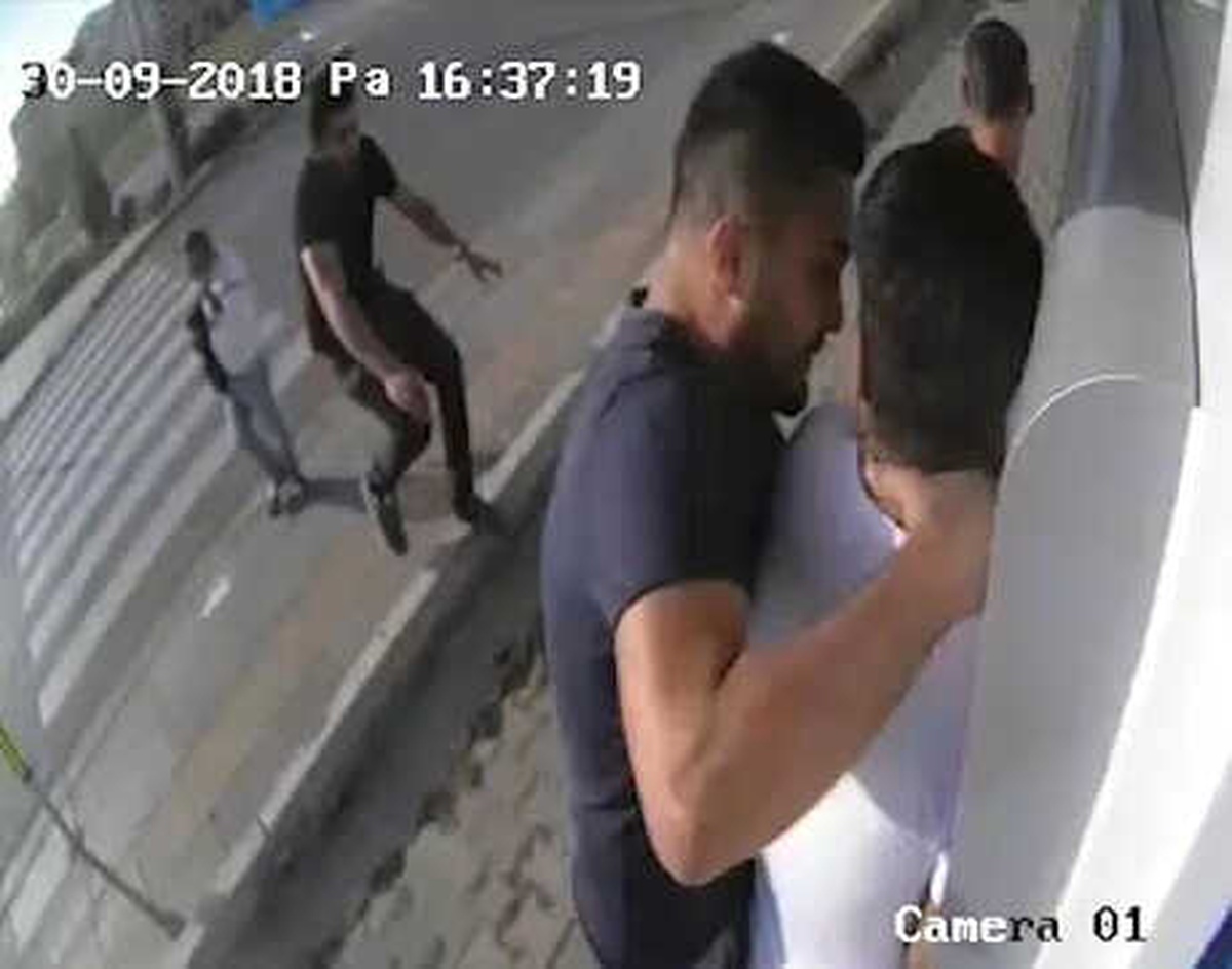 Atm\'ye Kart Kopyalama Düzeneği Yerleştiren 2 Kişi Tutuklandı
