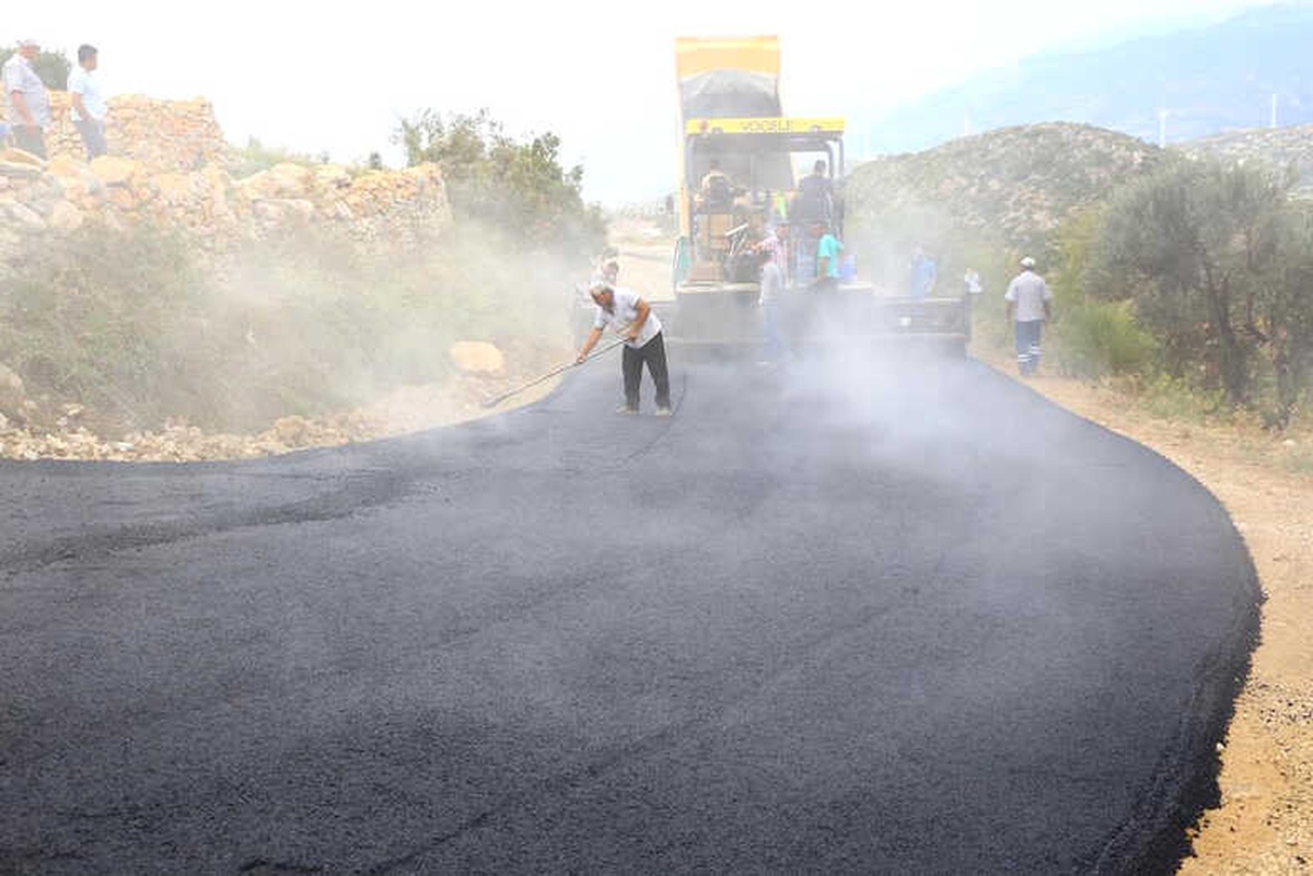 Aydınbahçe\'de Beton Asfalt Çalışması Başladı