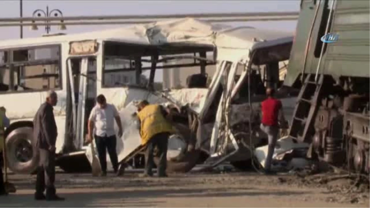 Azerbaycan\'da Tren Otobüse Çarptı- Kazada 2 Kişi Hayatını Kaybetti, 41 Kişi Yaralandı