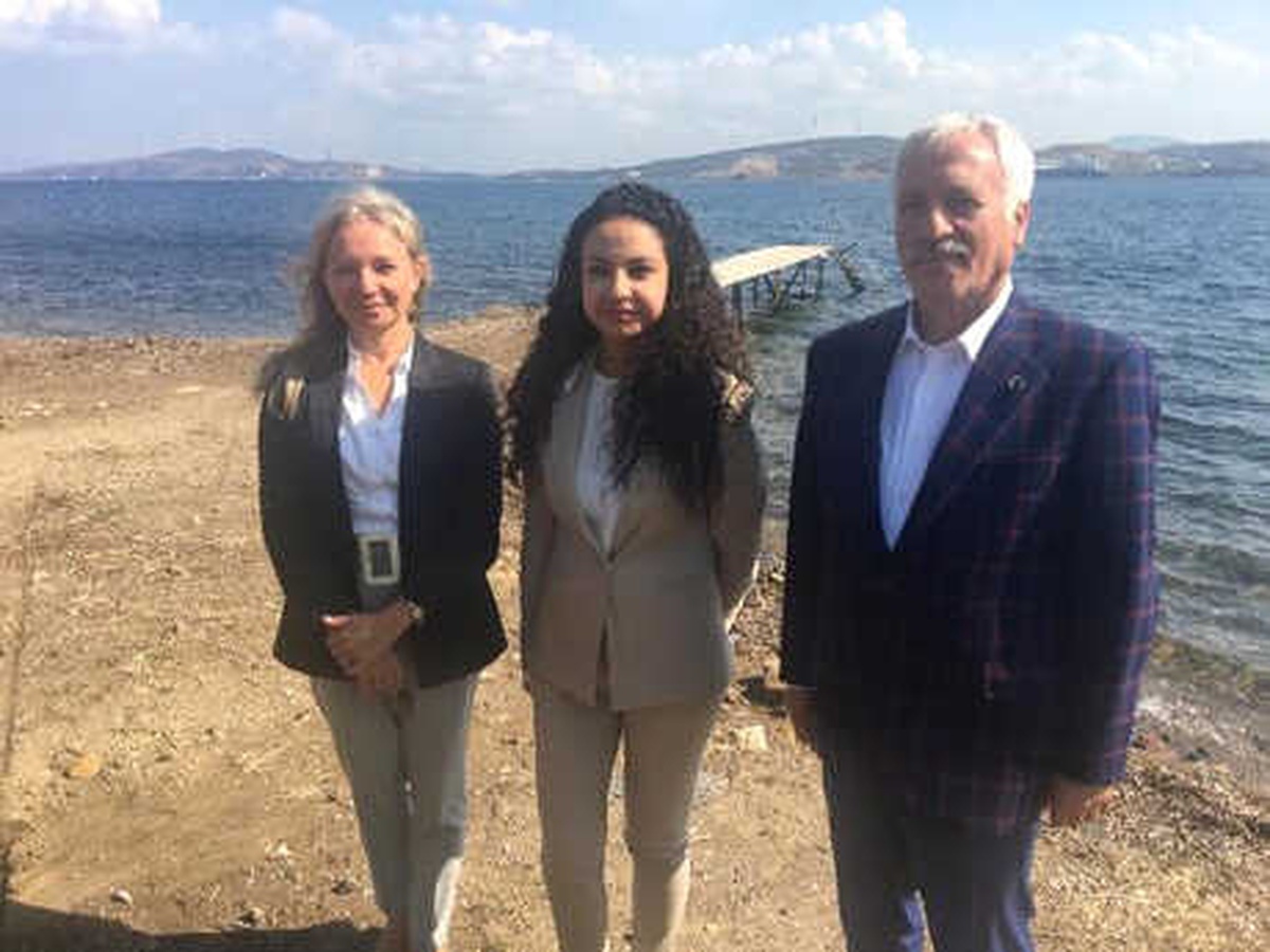 Bakanlık: Foça\'da Petrolün Aktığı Deniz Yüzme ve Balık Avlama İçin Uygun Hale Getirildi