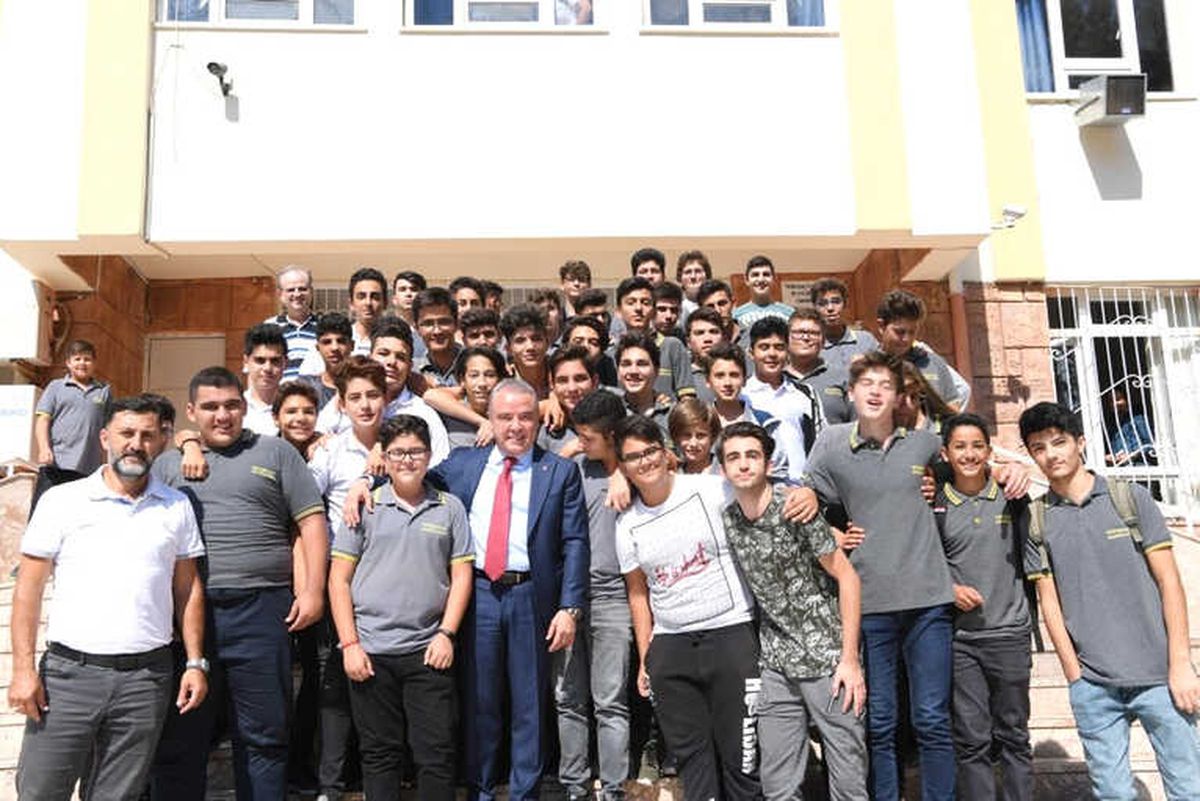 Başkan Böcek, Konyaaltı Lisesi\'nde