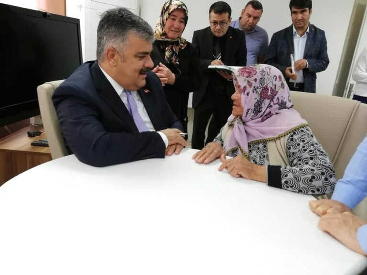 Başkan Özgüven, Halk Günü\'nde Vatandaşları Dinliyor