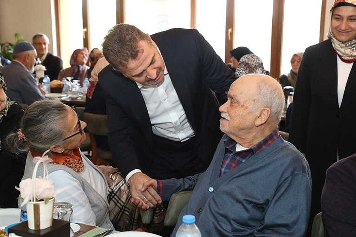 Başkan Usta, Yaşlılarla Bir Araya Geldi