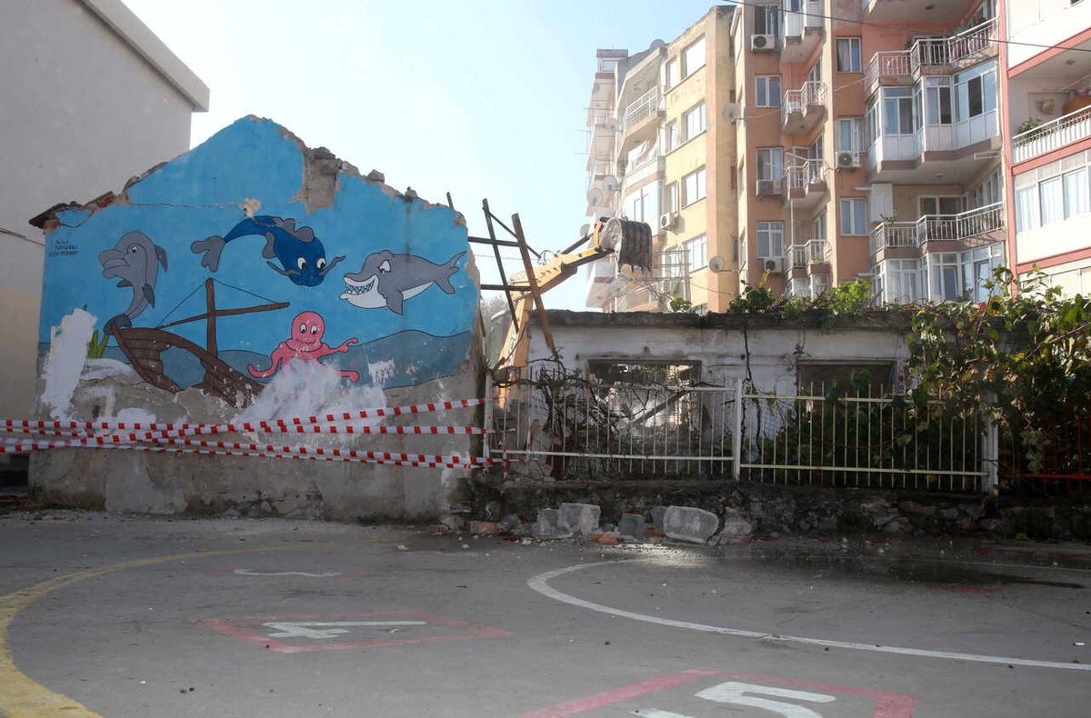 Binalar Yıkıldı, Yol ve Okul Rahatladı