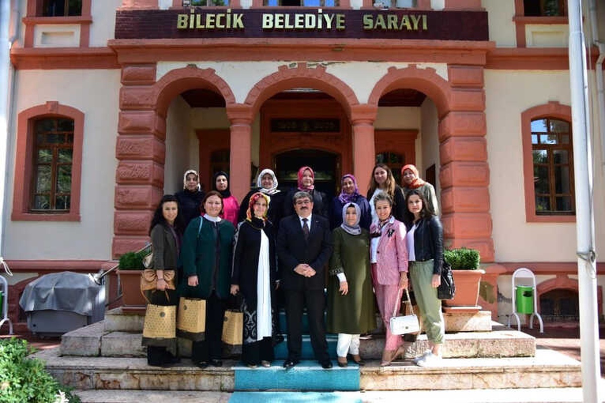 Bozüyük AK Parti Kadın Kolları\'ndan Başkan Can\'a Ziyaret