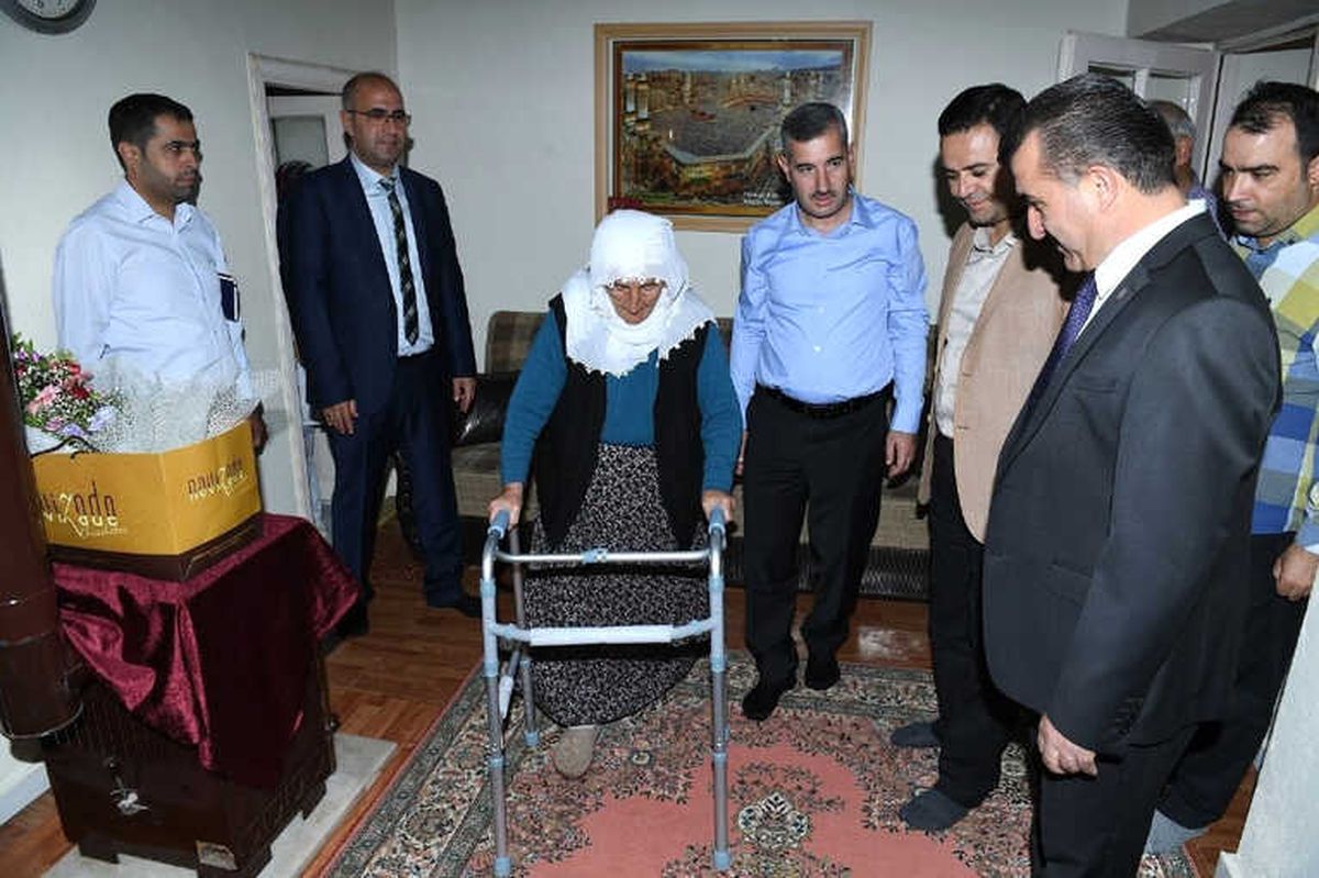 Çınar\'dan 81 Yaşındaki Hidayet Teyze\'ye Ziyaret