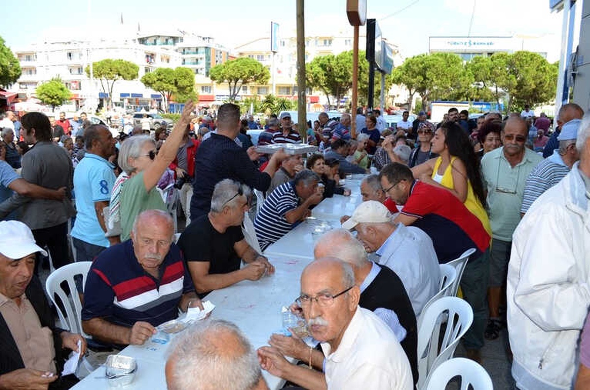 Didim CHP\'den Geleneksel Aşure Hayrı