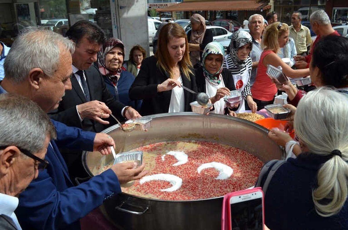 Didim MHP\'den 3 Hilalli Aşure Hayrı.
