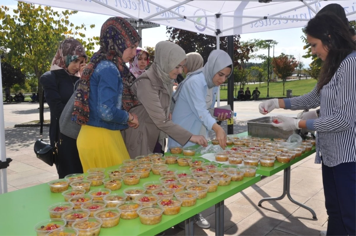 Düzce Üniversitesi\'nden Aşure İkramı