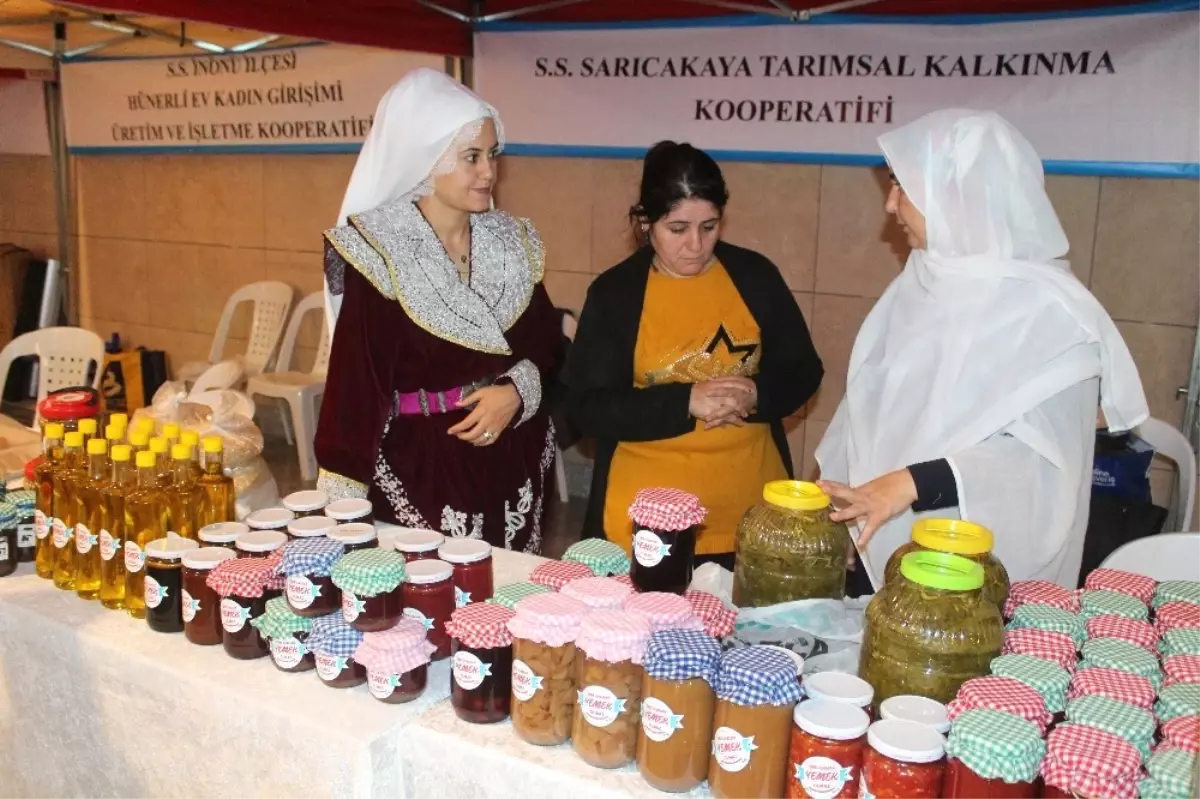 El Emeği Ürünlerini Tren Peronunda Sergilediler