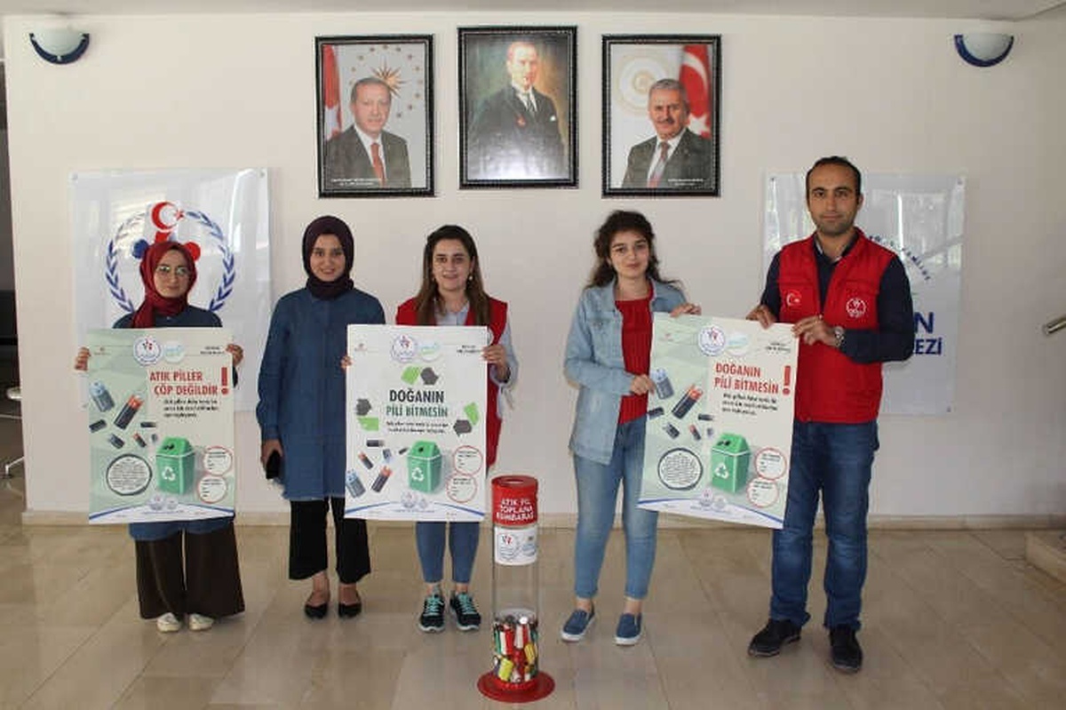 Erzincan\'da Gençlerden Atık Pil Toplama Kampanyası