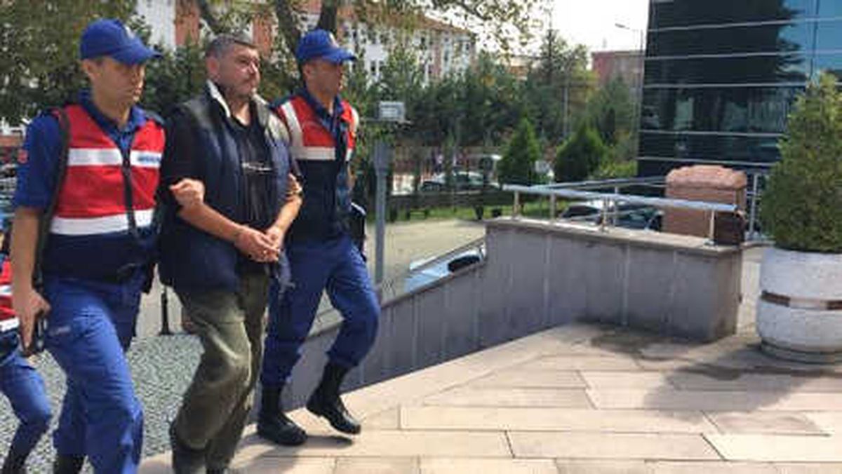Evde 1 Tabanca, 9 Tüfek, 5 Kilo Esrar Ele Geçirildi (2)