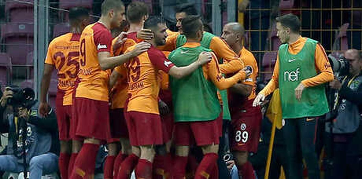 Galatasaray Devlerle Yarışıyor