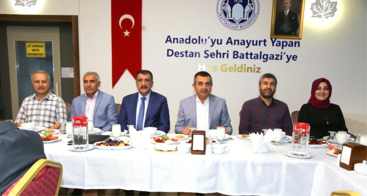 Gürkan, AK Parti Yeni İl Yönetimi ile Bir Araya Geldi