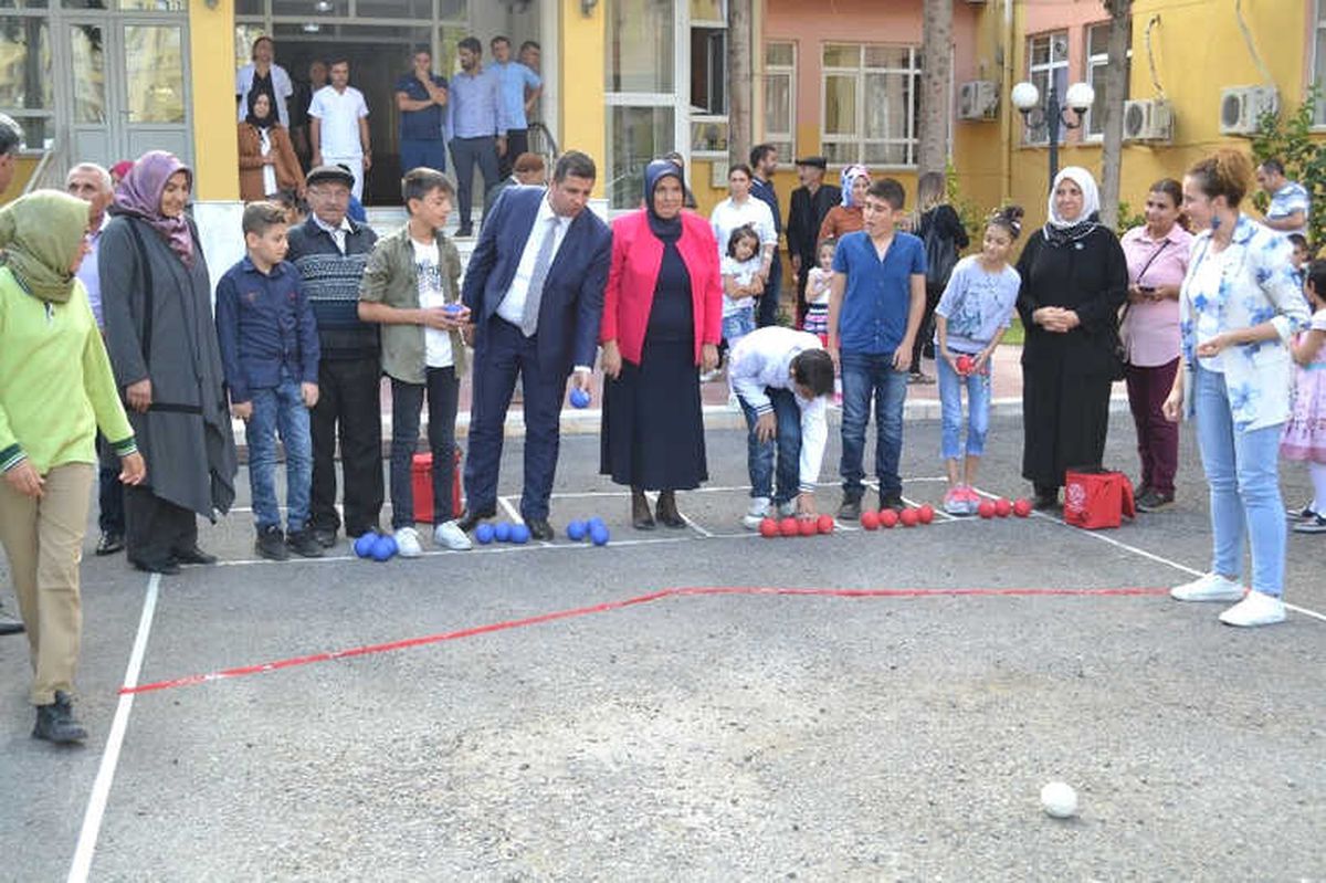 Huzurevi Sakinleri ve Çocukların Bocce Keyfi