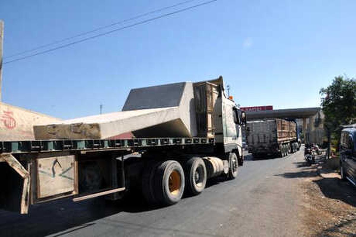 İdlib\'e Beton Blok Sevkiyatı Sürüyor