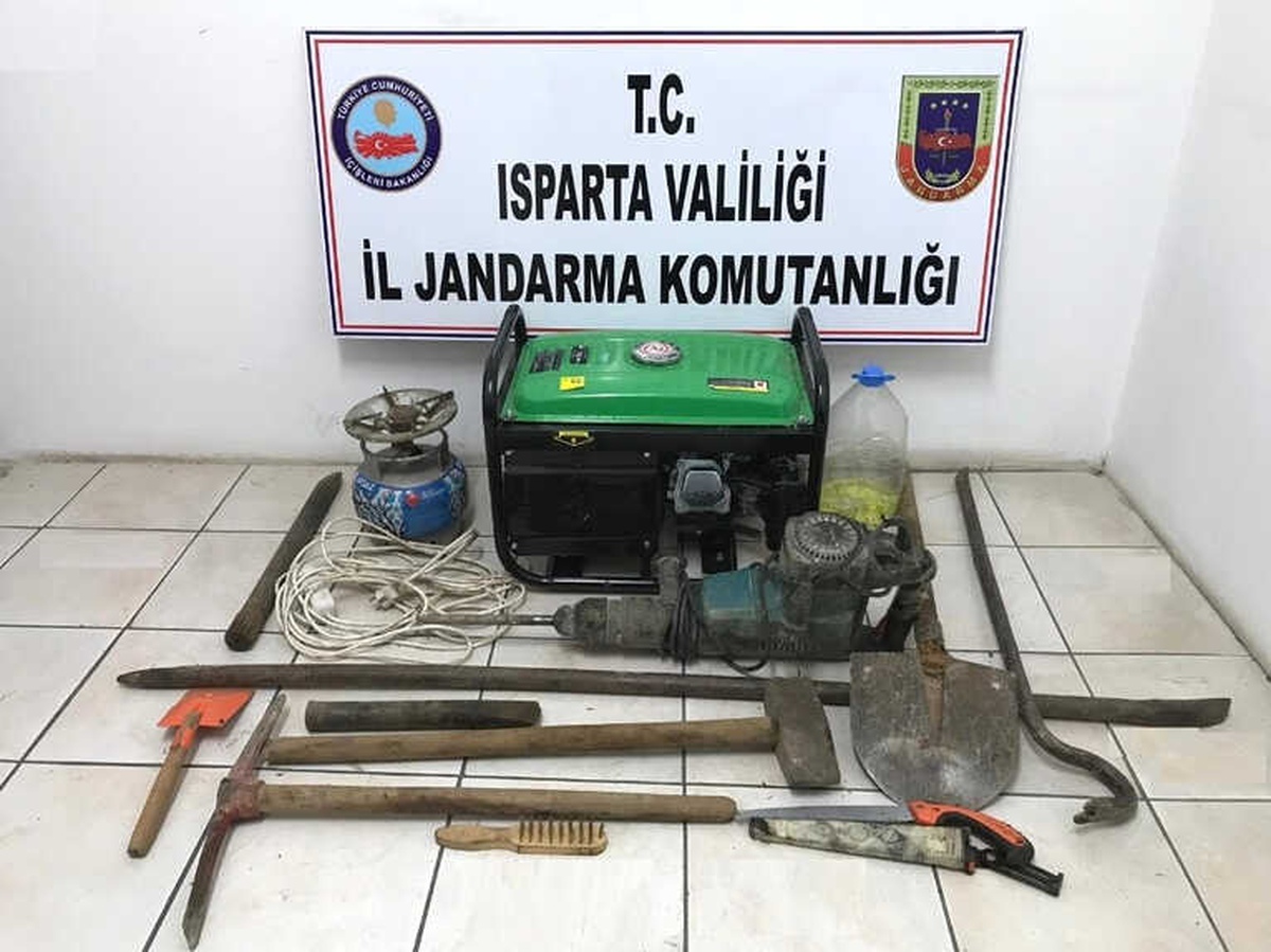 Isparta\'da Kaçak Kazıya Suçüstü: 5 Gözaltı