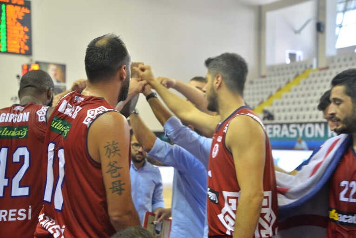 Karesispor Hazırlık Maçı İçin Parkeye Çıkıyor