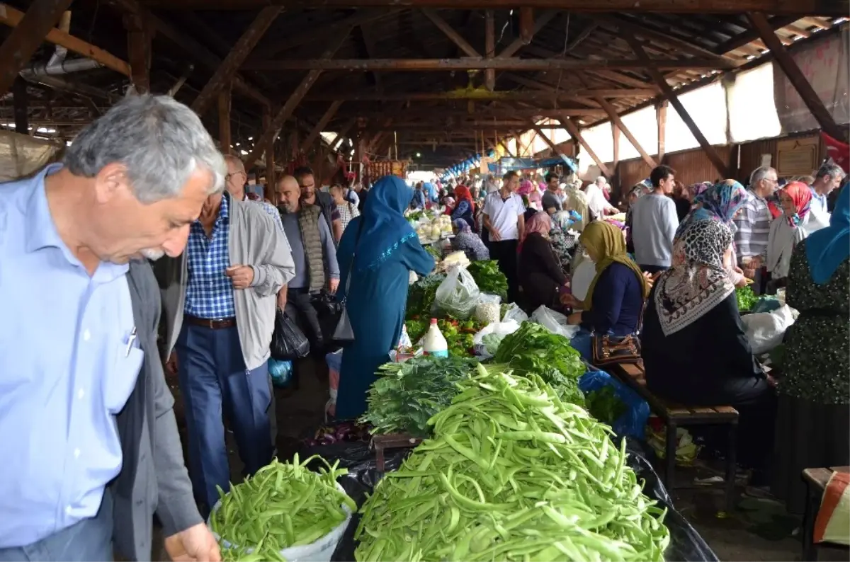 Marketi Pahalı Bulan Kadınlar Hali\'ne Akın Etti