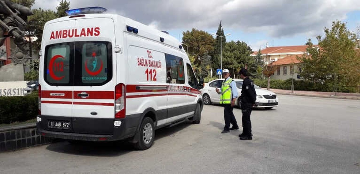 Motosiklet ile Otomobil Çarpıştı, Şans Eseri Yaralanan Olmadı