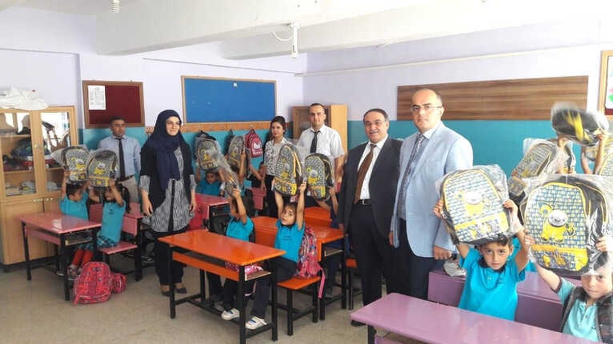 PTT\'den Öğrencilere Okul Seti