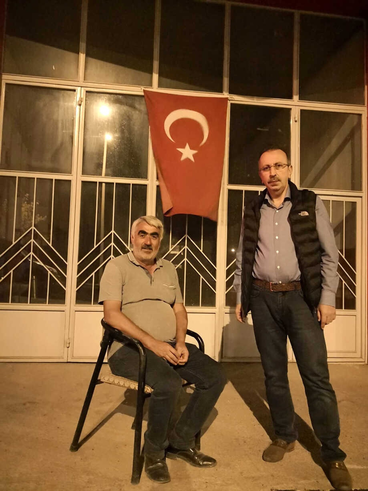 Sıcak Asfaltlı Yola, Esnaf Duyarlılığı