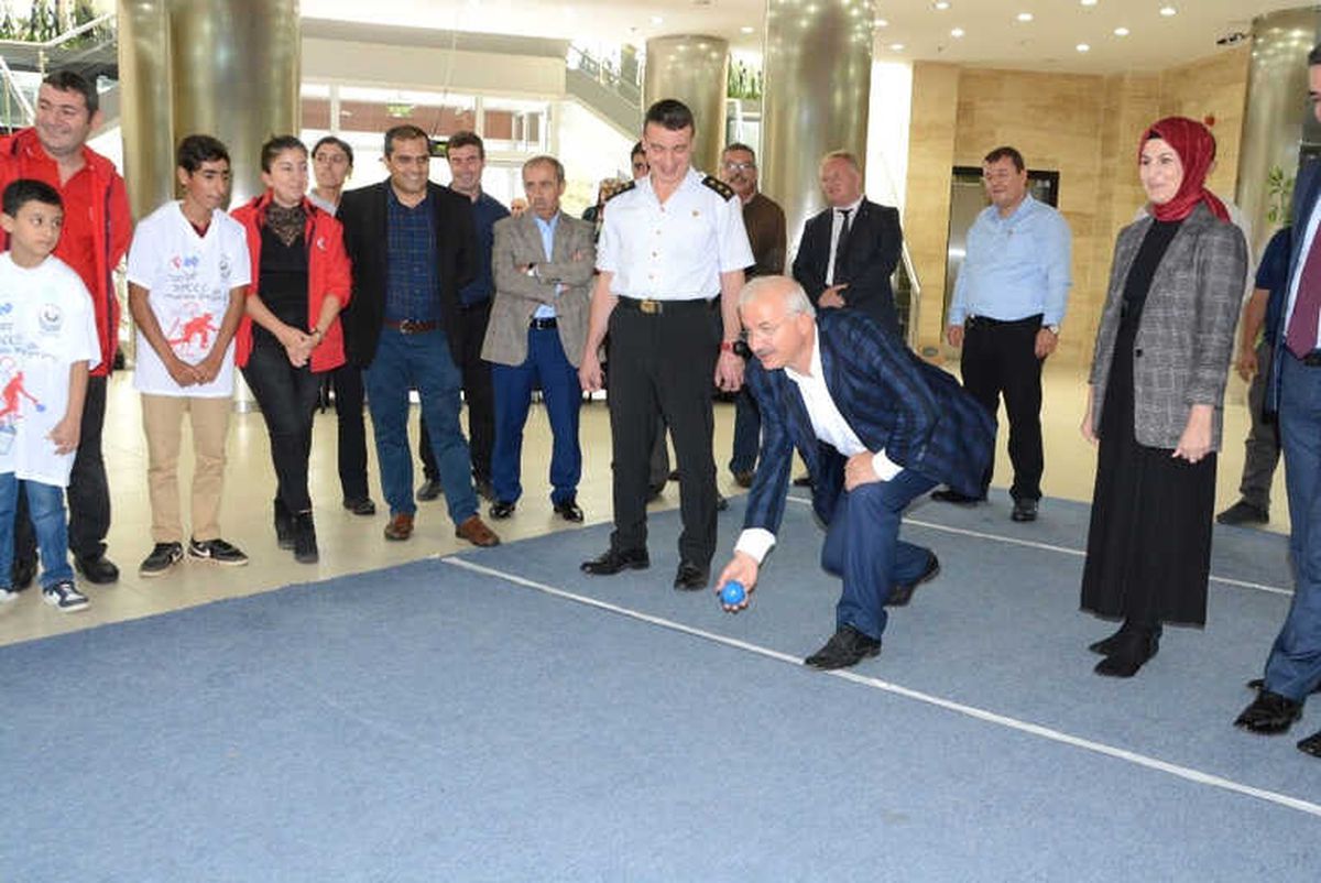 Torbalı\'da Yaşlılar Günü Nedeniyle Mini Bocce Turnuvası