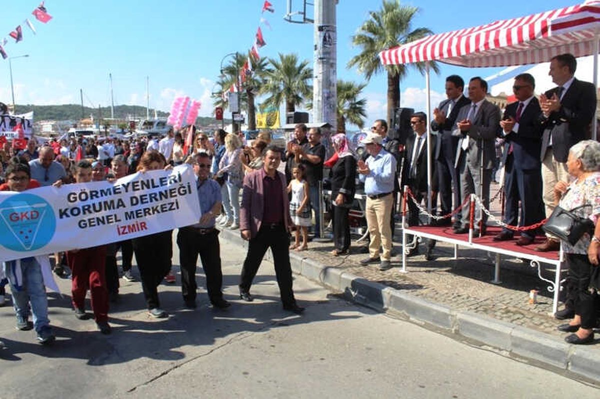 Türkiye\'deki Engelliler 26. Kez Ayvalık Uluslar Arası Engelliler Festivali\'nde Buluştu