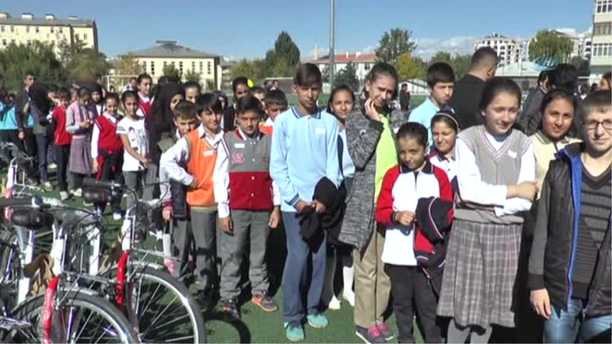 400 Öğrenciye Bisiklet Dağıtıldı