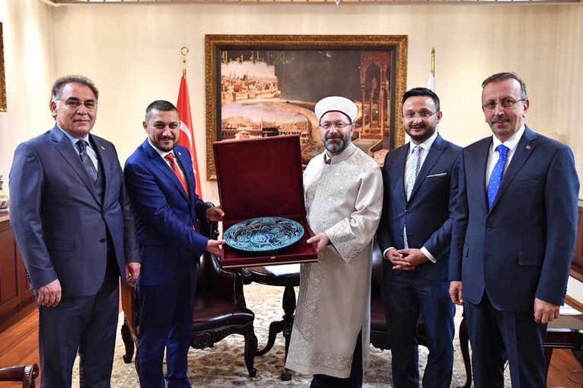 AK Parti Nevşehir Heyeti, Diyanet İşleri Başkanı Erbaş\'ı Ziyaret Etti