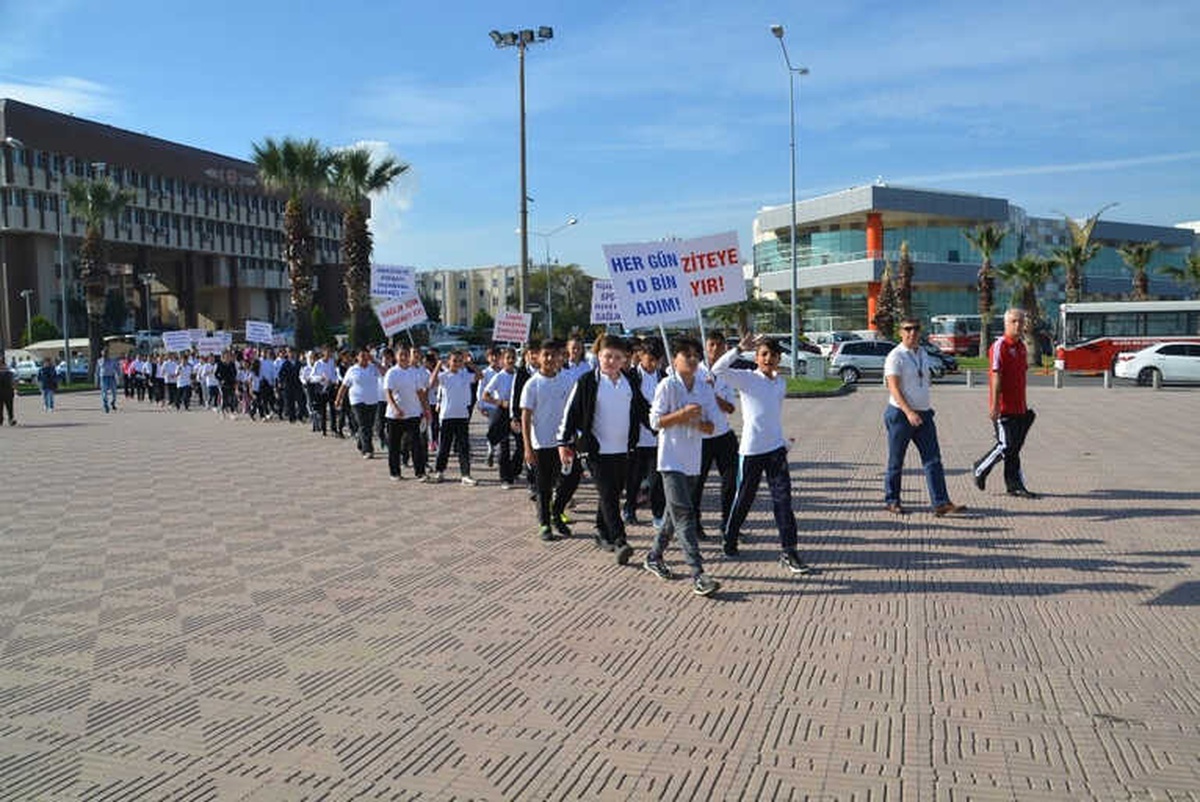 Aliağa\'da Sağlıklı Yaşam İçin Yürüyüş