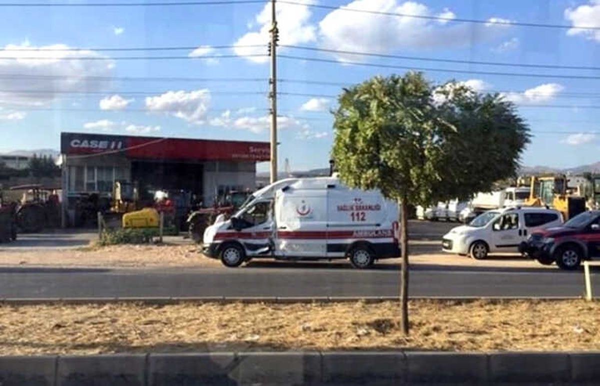 Ambulans ile Kamyon Çarpıştı: 3 Yaralı