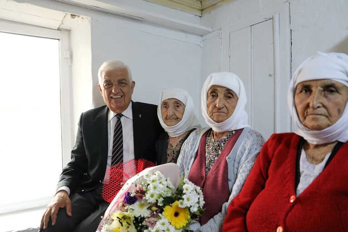 Ayşe Nine 111 Yaşında