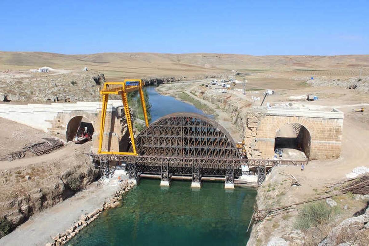 Bin 800 Yıllık Köprünün İki Yakası Birleşiyor