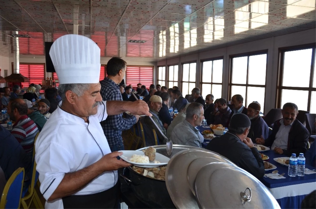 Çat Belediye Başkanı Kılıç, Personeli ile Yemekte Bir Araya Geldi