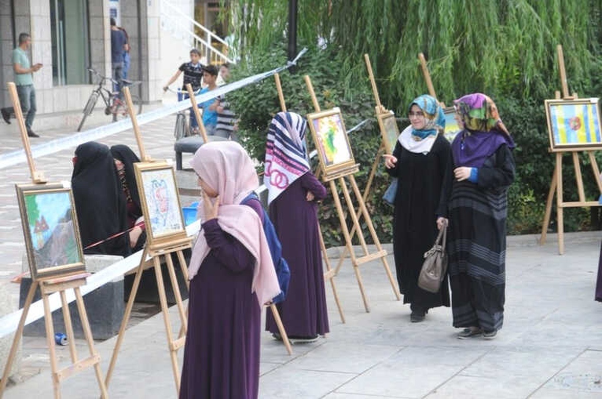 Cizre\'de Kur\'an Kursu Öğrencileri Resim Sergisi Açtı