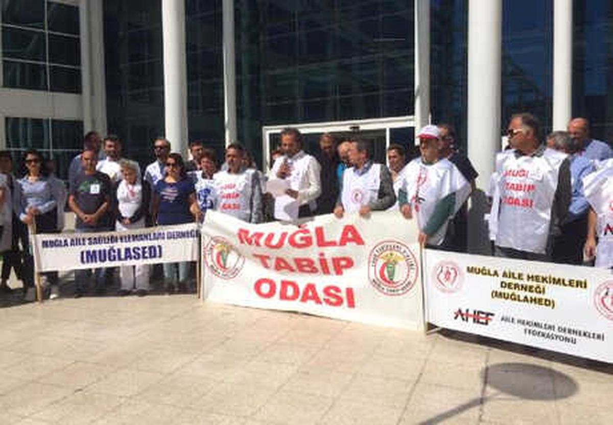 Doktorlar, Meslektaşlarının Öldürülmesini Protesto Etti